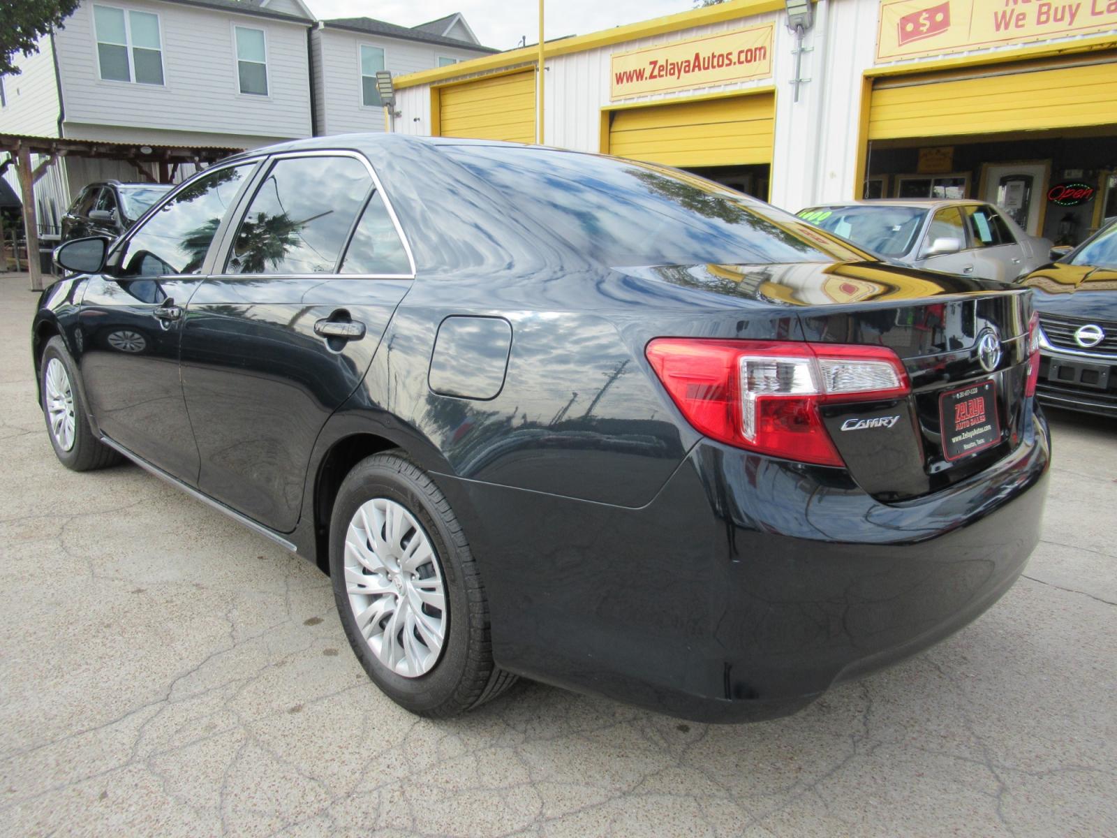 2013 Blue /Tan Toyota Camry LE (4T4BF1FKXDR) with an 4 Cylinder engine, Automatic transmission, located at 1511 North Shepherd Dr., Houston, TX, 77008, (281) 657-1221, 29.798361, -95.412560 - 2013 TOYOTA CAMRY L VIN: 4T4BF1FKXDR321369 4 T 4 B F 1 F K X D R 3 2 1 3 6 9 SEDAN 4 DR 2.5L I4 F DOHC 16V GASOLINE FRONT WHEEL DRIVE - Photo #13